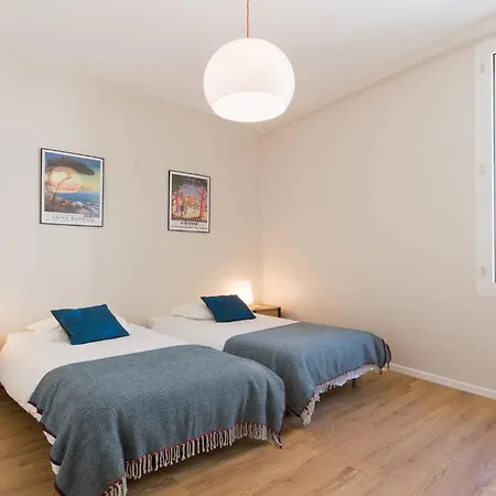 Fully Ac, Port-view, 2 Min And Palais Appartement