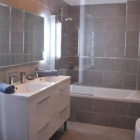 Appartement Fully Ac, Port-view, 2 Min And Palais *